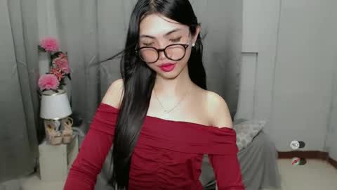 Snapshot of roxie_fuckdoll chatting on January 2025 05:11:02 AM Roxie online show from January 2025 05:11:02 AM