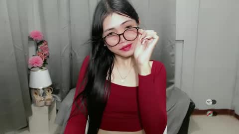 Snapshot of roxie_fuckdoll chatting on January 2025 03:42:02 AM Roxie online show from January 2025 03:42:02 AM