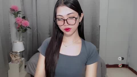 Snapshot of roxie_fuckdoll chatting on January 2025 11:47:01 PM Roxie online show from January 2025 11:47:01 PM