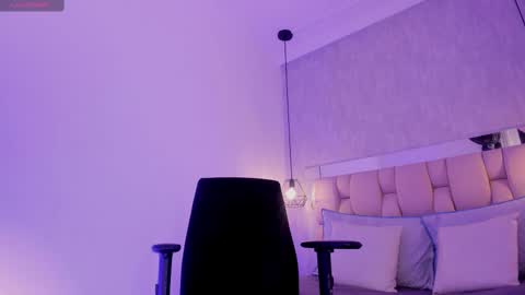 Roxie  online show from February 2025 02:01:01 AM