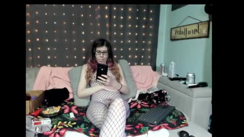 roxihazeleyes online show from February 2025 04:46:01 AM