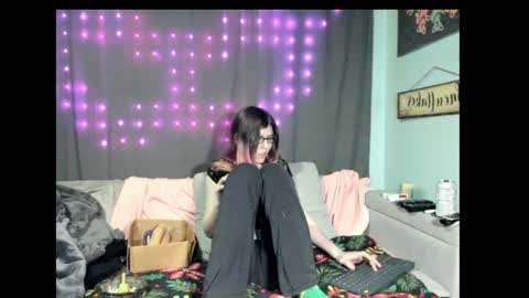 roxihazeleyes online show from February 2025 01:26:02 AM