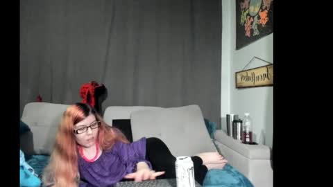 roxihazeleyes online show from October 2025 04:39:02 PM