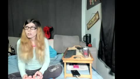 roxihazeleyes online show from April 2026 01:42:02 AM