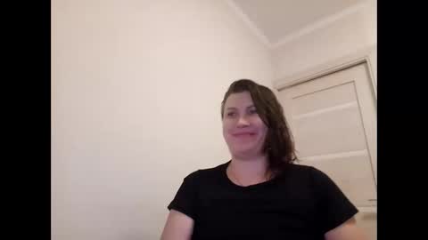 Snapshot of roxolanaa_sexy chatting on April 2026 06:00:01 PM ROXOLANAA SEXY online show from April 2026 06:00:01 PM