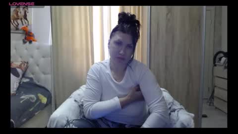 Snapshot of roxolanaa_sexy chatting on April 2026 02:42:01 PM ROXOLANAA SEXY online show from April 2026 02:42:01 PM
