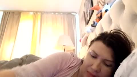 Snapshot of roxolanaa_sexy chatting on July 2026 06:15:01 AM ROXOLANAA SEXY online show from July 2026 06:15:01 AM