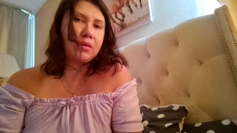 Snapshot of roxolanaa_sexy chatting on July 2026 12:09:01 PM ROXOLANAA SEXY online show from July 2026 12:09:01 PM