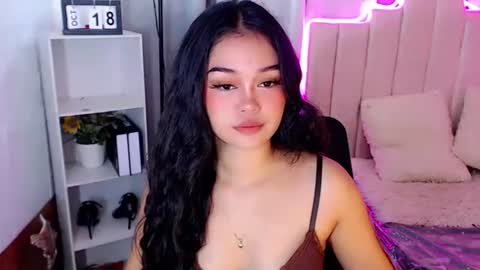 Snapshot of roxxy_blossom chatting on October 2025 02:56:01 AM roxxy_blossom online show from October 2025 02:56:01 AM