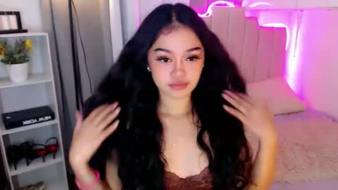 Snapshot of roxxy_blossom chatting on November 2025 02:56:02 AM roxxy_blossom online show from November 2025 02:56:02 AM