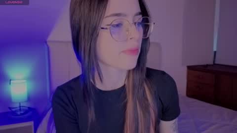 Snapshot of roxxy_mora chatting on March 2026 11:00:01 PM Roxxy online show from March 2026 11:00:01 PM
