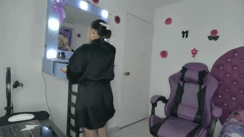 Snapshot of roxy_lu_07 chatting on May 2026 01:56:02 AM Roxy online show from May 2026 01:56:02 AM