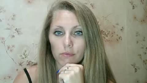 roxyfox18x01 online show from September 2025 07:47:01 PM