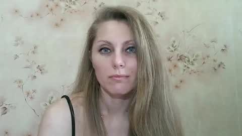 roxyfox18x01 online show from March 2026 03:11:01 PM