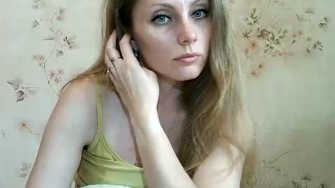 Snapshot of roxyfox18x01 chatting on June 2026 09:29:01 AM roxyfox18x01 online show from June 2026 09:29:01 AM
