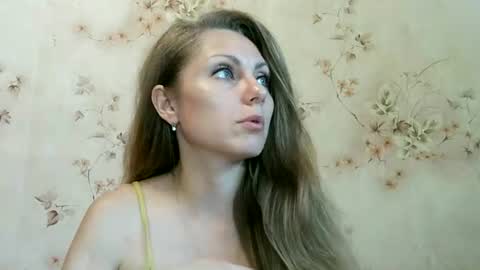 Snapshot of roxyfox18x01 chatting on June 2026 08:27:02 AM roxyfox18x01 online show from June 2026 08:27:02 AM
