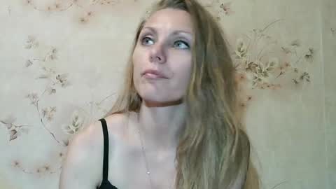 Snapshot of roxyfox18x01 chatting on July 2026 07:49:02 PM roxyfox18x01 online show from July 2026 07:49:02 PM