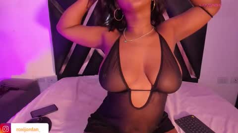 Snapshot of roxyjordan chatting on October 2025 10:57:02 AM Roxxy Queen online show from October 2025 10:57:02 AM