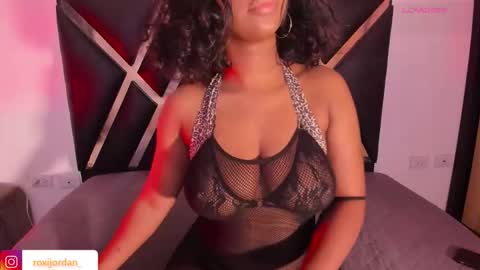 Snapshot of roxyjordan chatting on October 2025 11:11:01 AM Roxxy Queen online show from October 2025 11:11:01 AM