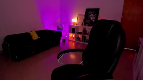 Snapshot of roxyy_x chatting on February 2026 10:17:01 PM val online show from February 2026 10:17:01 PM