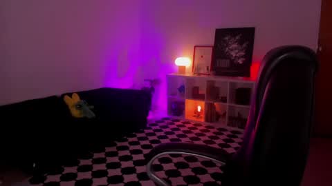 Snapshot of roxyy_x chatting on April 2026 11:20:02 PM val online show from April 2026 11:20:02 PM