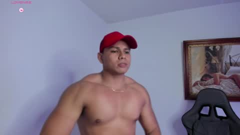 Snapshot of roy__constance chatting on May 2026 04:19:02 AM Roy Constance online show from May 2026 04:19:02 AM