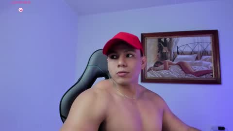 Snapshot of roy__constance chatting on May 2026 04:39:02 AM Roy Constance online show from May 2026 04:39:02 AM