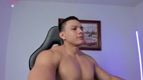 Snapshot of roy__constance chatting on May 2026 04:07:01 AM Roy Constance online show from May 2026 04:07:01 AM