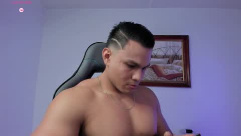Snapshot of roy__constance chatting on May 2026 04:32:01 AM Roy Constance online show from May 2026 04:32:01 AM