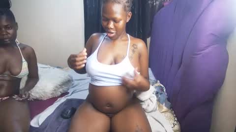 Snapshot of royal_charm chatting on February 2026 11:42:02 PM royal_charm online show from February 2026 11:42:02 PM