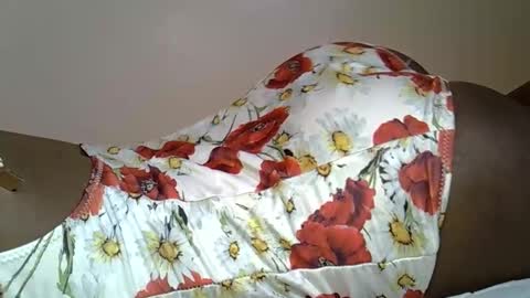 Snapshot of royalseductress chatting on April 2026 07:45:01 AM royalseductress online show from April 2026 07:45:01 AM