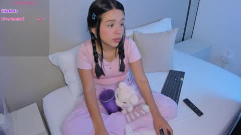 Snapshot of rubby_grundy chatting on May 2026 01:57:16 AM R U B B Y online show from May 2026 01:57:16 AM