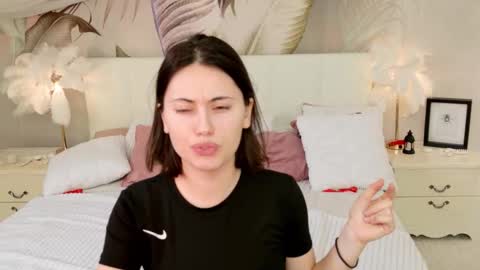 Luuna online show from March 2026 02:06:02 PM