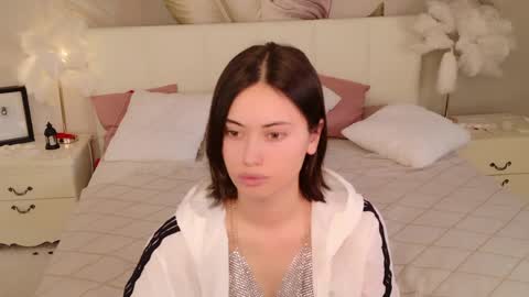 Luuna online show from April 2026 02:04:02 PM