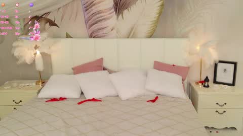 Luuna online show from April 2026 08:17:01 PM