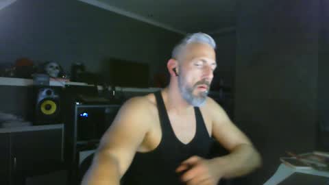 Chico que rico Caliente online show from March 2025 11:37:02 AM