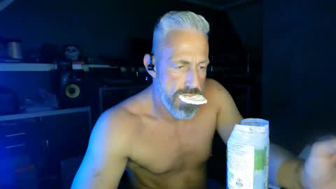 Chico que rico Caliente online show from September 2025 01:31:02 AM