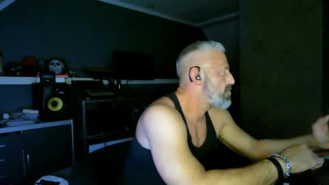 Chico que rico Caliente online show from April 2026 01:27:02 AM
