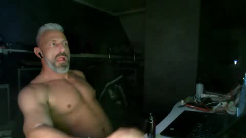 Chico que rico Caliente online show from April 2026 06:16:01 AM