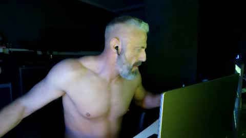 Chico que rico Caliente online show from July 2026 02:27:02 AM
