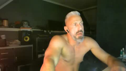 Chico que rico Caliente online show from July 2026 12:20:02 AM