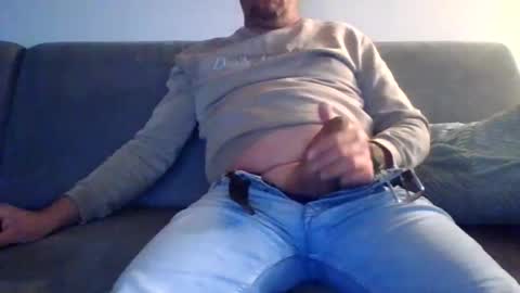 runner_1978 online show from April 2026 09:54:01 PM