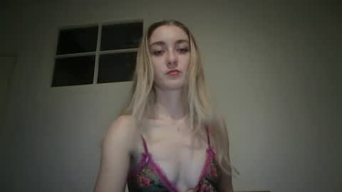 Snapshot of running_girl_izzy chatting on October 2025 07:27:02 PM Izzy online show from October 2025 07:27:02 PM