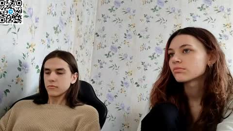 Snapshot of rusmedium chatting on April 2026 07:17:02 AM Lisa and Vlad online show from April 2026 07:17:02 AM