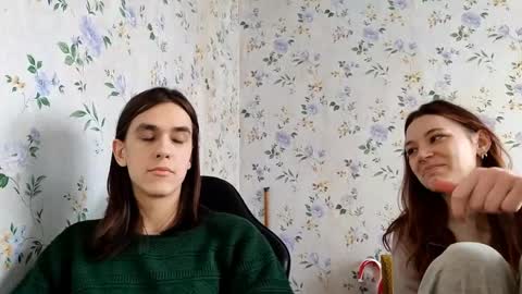 Snapshot of rusmedium chatting on April 2026 07:13:02 AM Lisa and Vlad online show from April 2026 07:13:02 AM