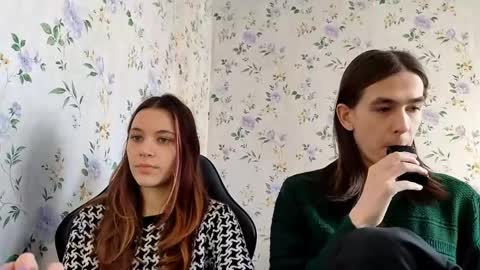 Snapshot of rusmedium chatting on April 2026 07:14:01 AM Lisa and Vlad online show from April 2026 07:14:01 AM