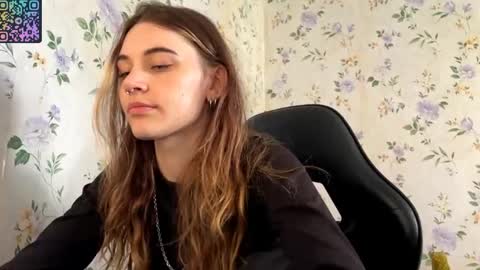 Snapshot of rusmedium chatting on May 2026 10:24:02 AM Lisa and Vlad online show from May 2026 10:24:02 AM