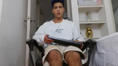  R U S S E L L  online show from February 2026 12:15:01 PM