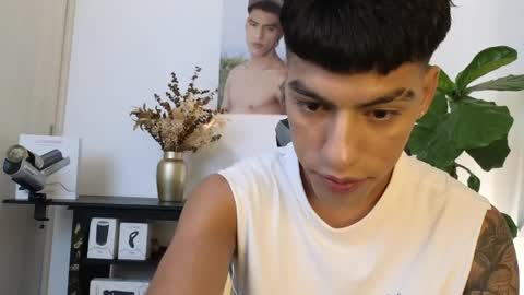  R U S S E L L  online show from April 2026 09:42:01 PM