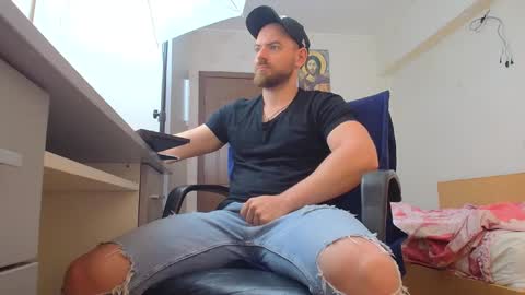 Snapshot of ryanstone_ chatting on May 2026 05:45:01 AM Ryanstone online show from May 2026 05:45:01 AM
